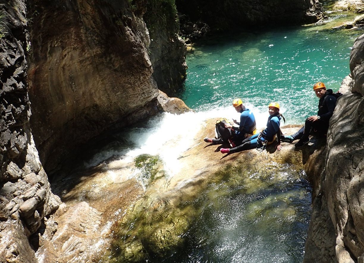 En groupe ou en famille au canyon d'Escuain