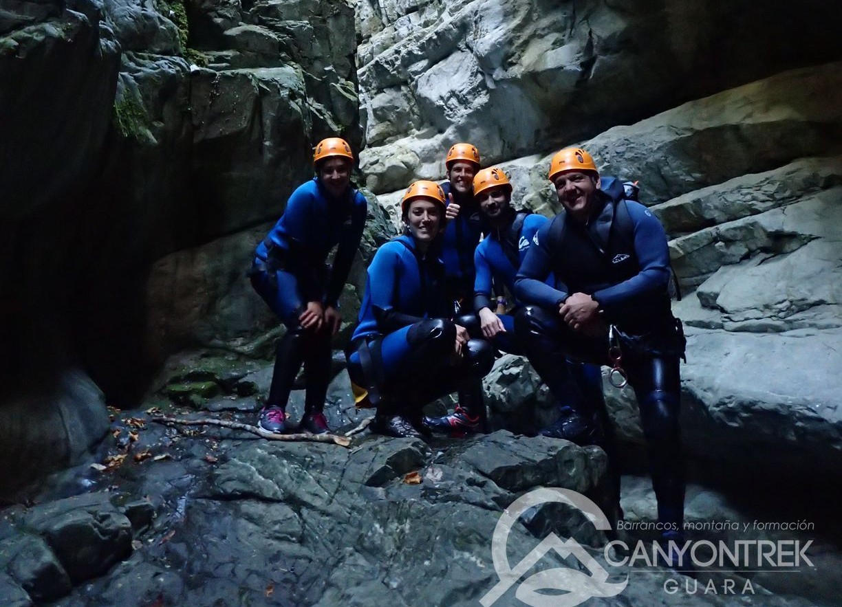 Canyoning entre amis dans les Gloces