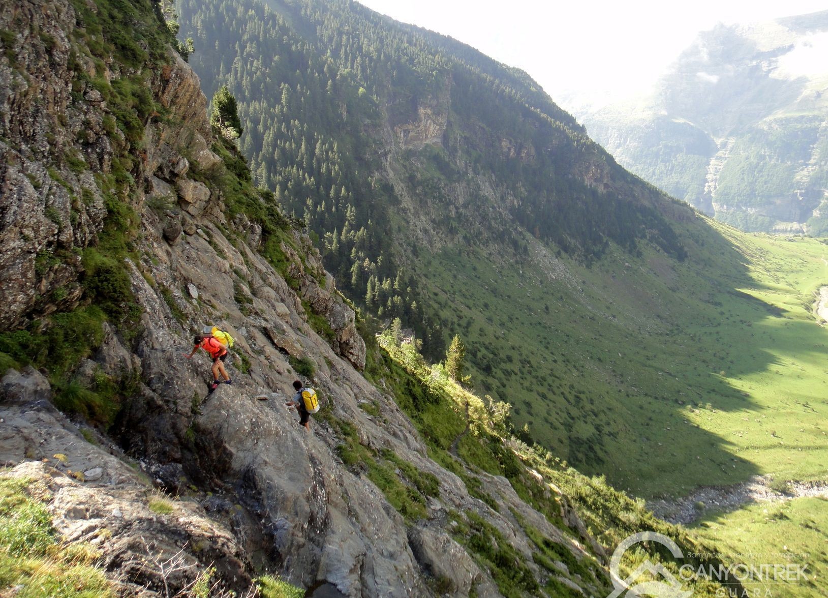 Remontant vers Lalarri, un grand canyon aux Pyrénées