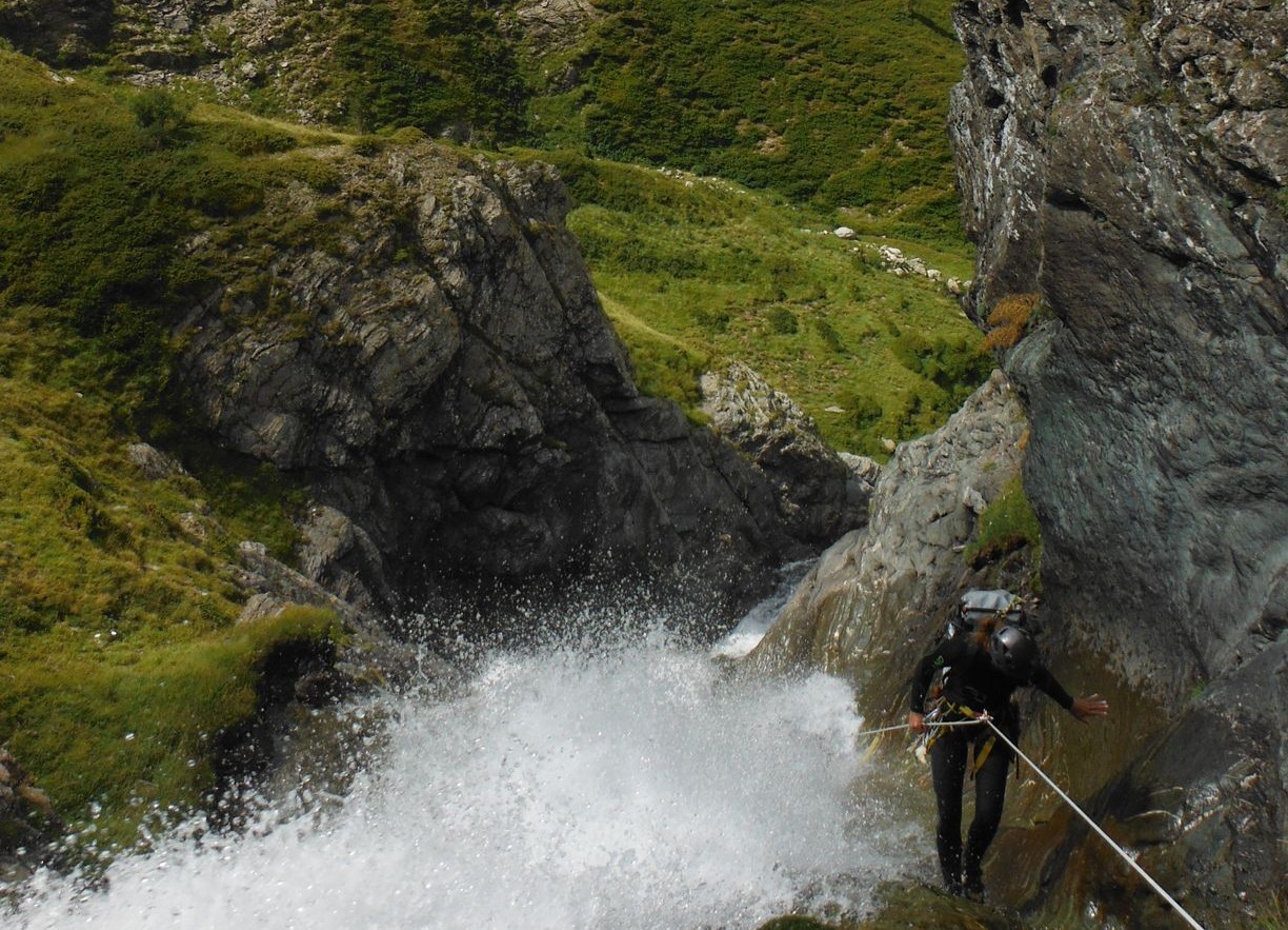 Premier rappel de Lalarri de 50 metres - Mont Perdu