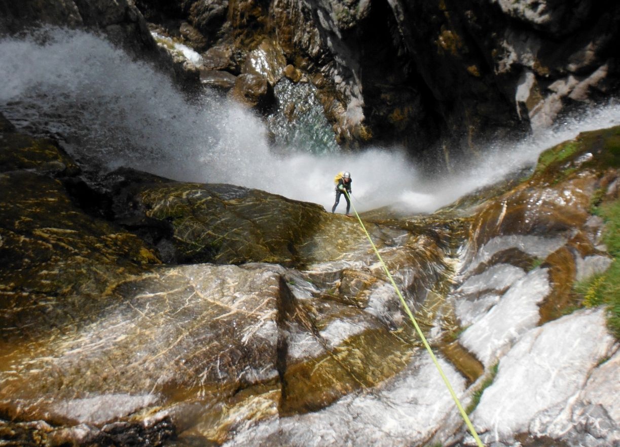 Un des plus beaux rappels dans le Pyrénées à Lalarri