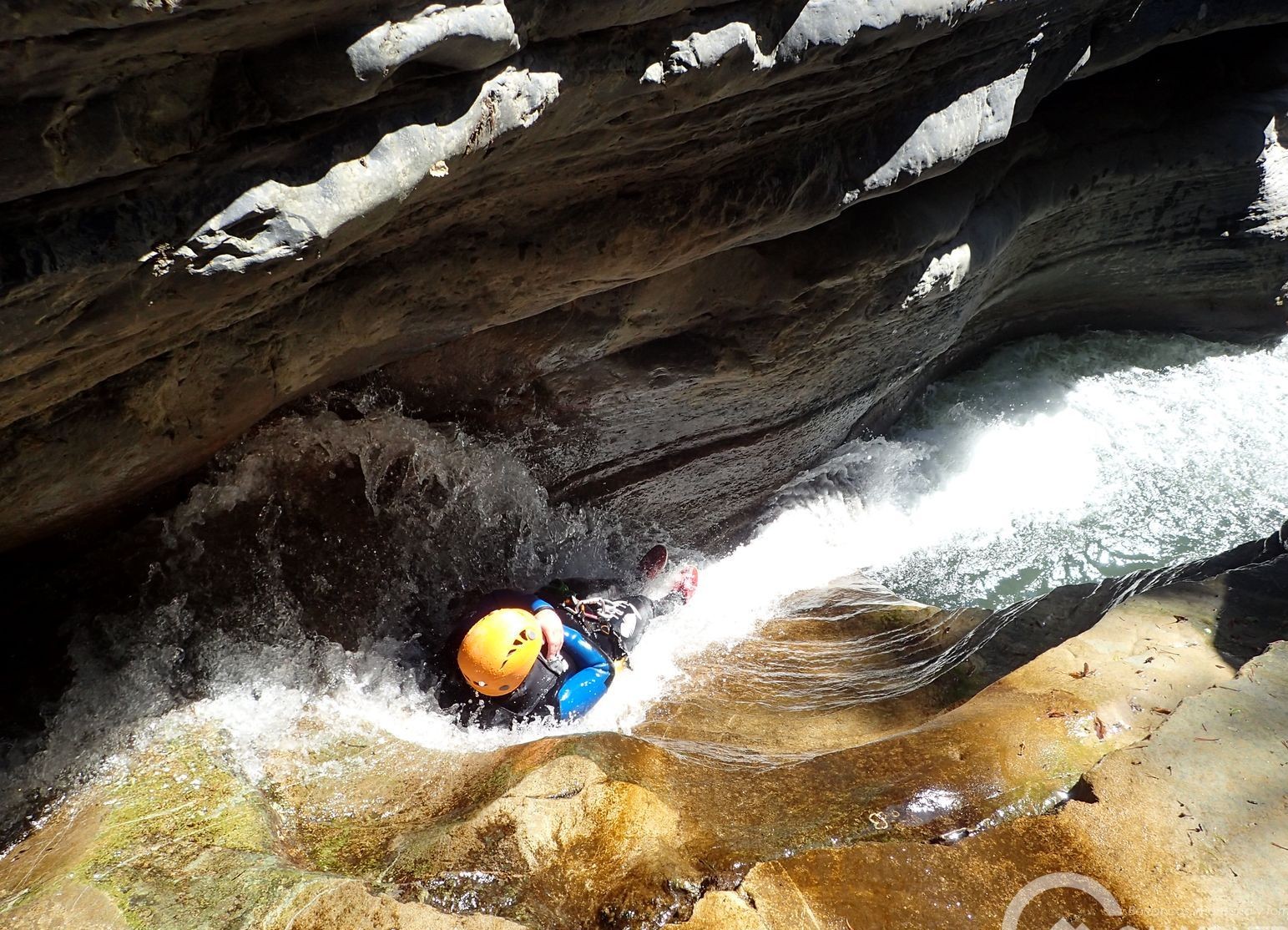 Petits toboggans dans le canyoning en Pyrénées 