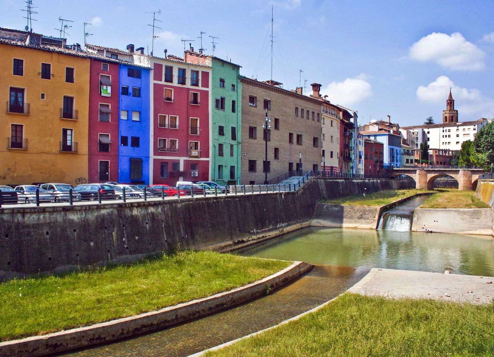 Façade de Barbastro vers le Rio Vero