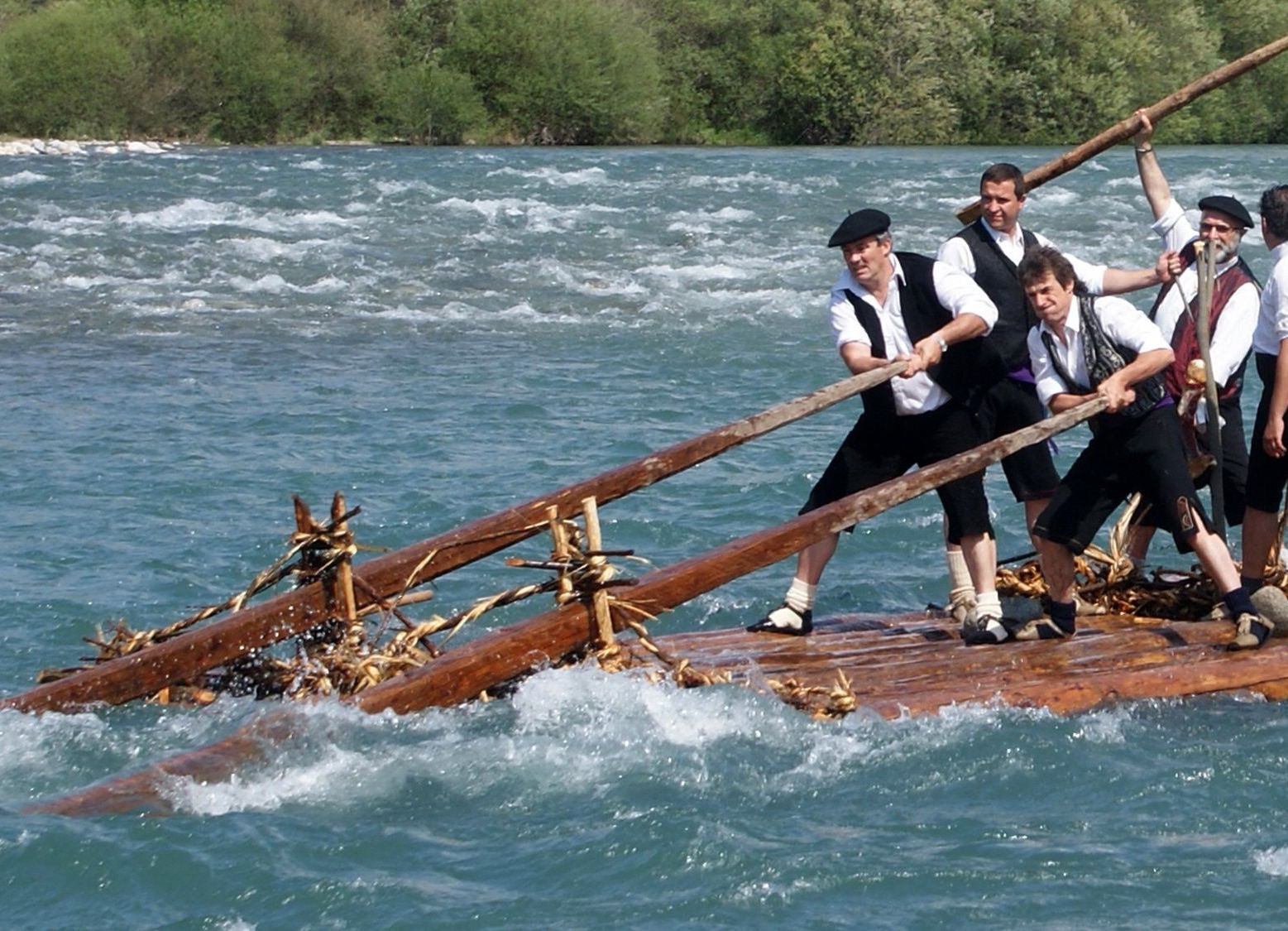 "Navatas" le transport traditionnel du bois