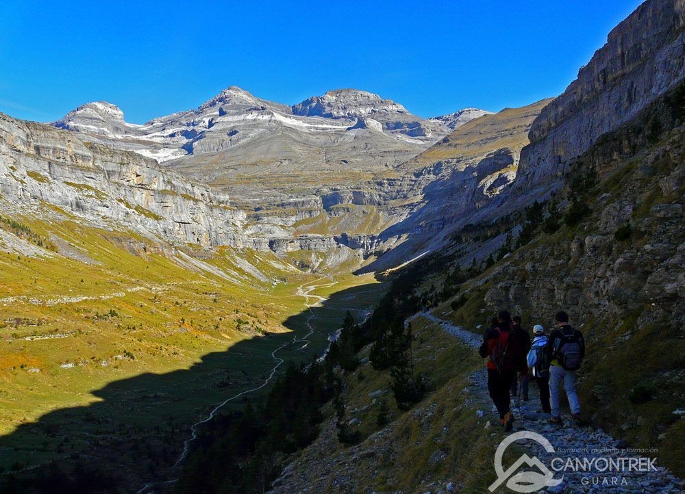 La grande vallée d'Ordesa sous le Mont Perdu